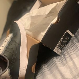 NIKE AIR FORCES SIZE 8